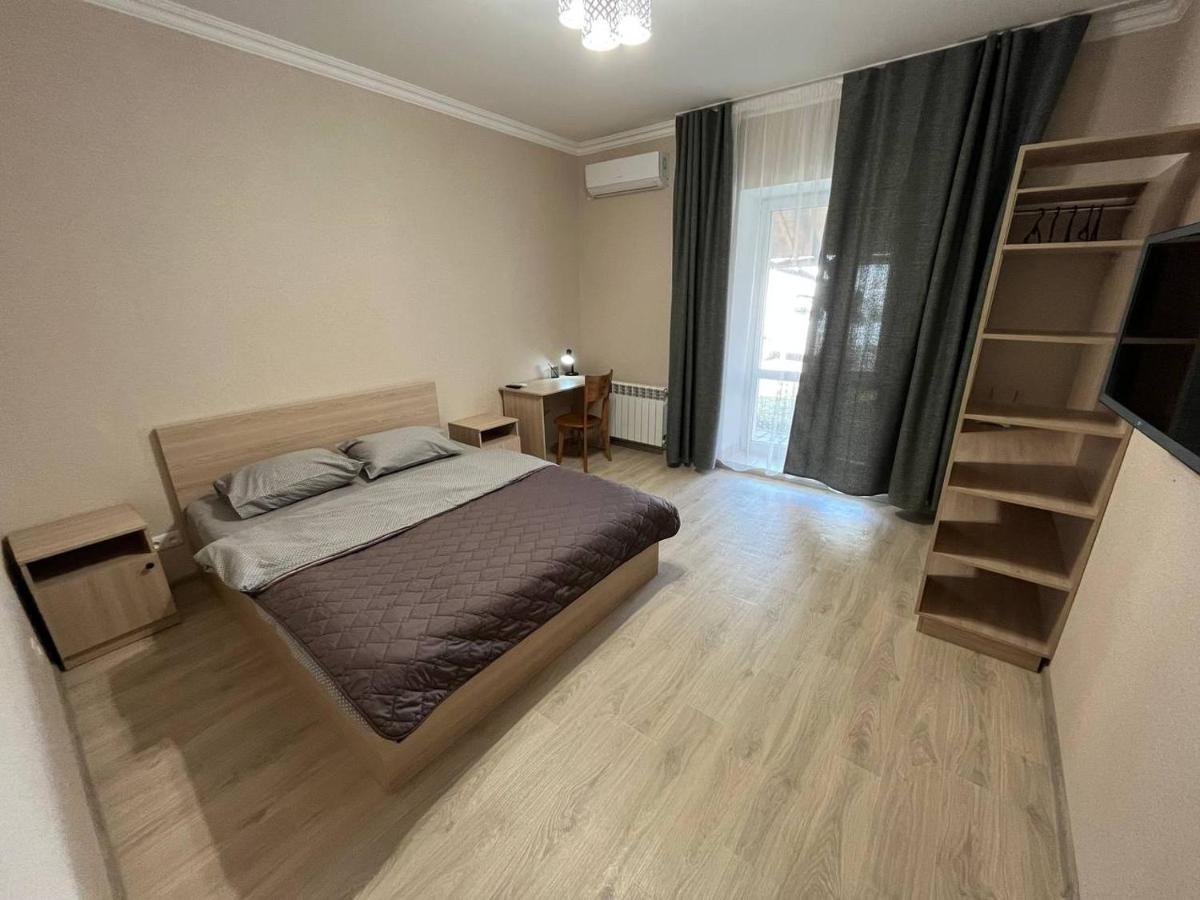 Fox Rooms 90 Mykolaïv Esterno foto